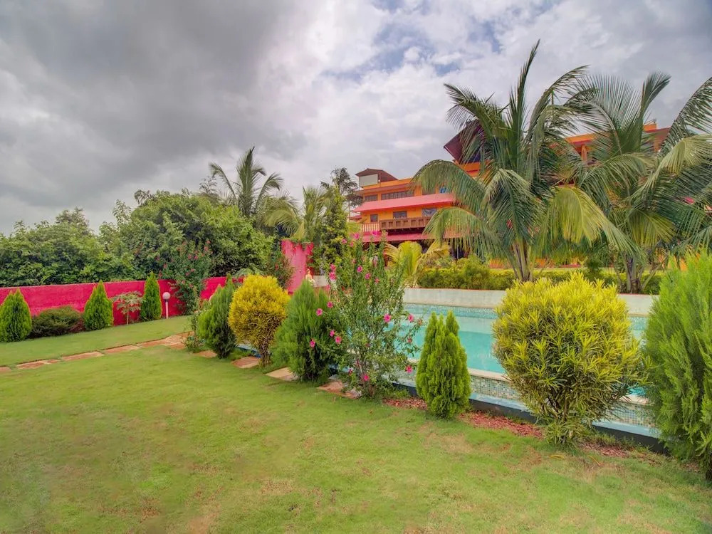 Capital O 37435 La Papa Resort