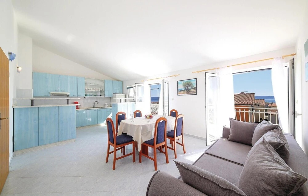 Nice Home in Kastel Luksic With Wifi and 3 Bedrooms