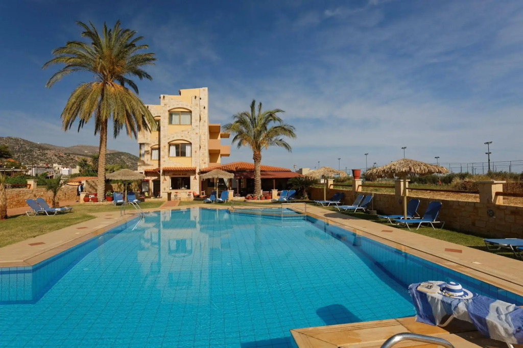 Danelis Studios & Apartments