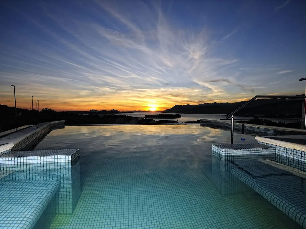 Villa Antea Apartments with Free Parking