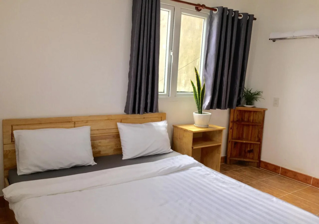 Len’s hostel