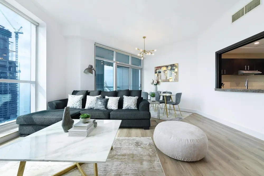 High-floor Trendy Apt w Marina Palm Ocean Vws
