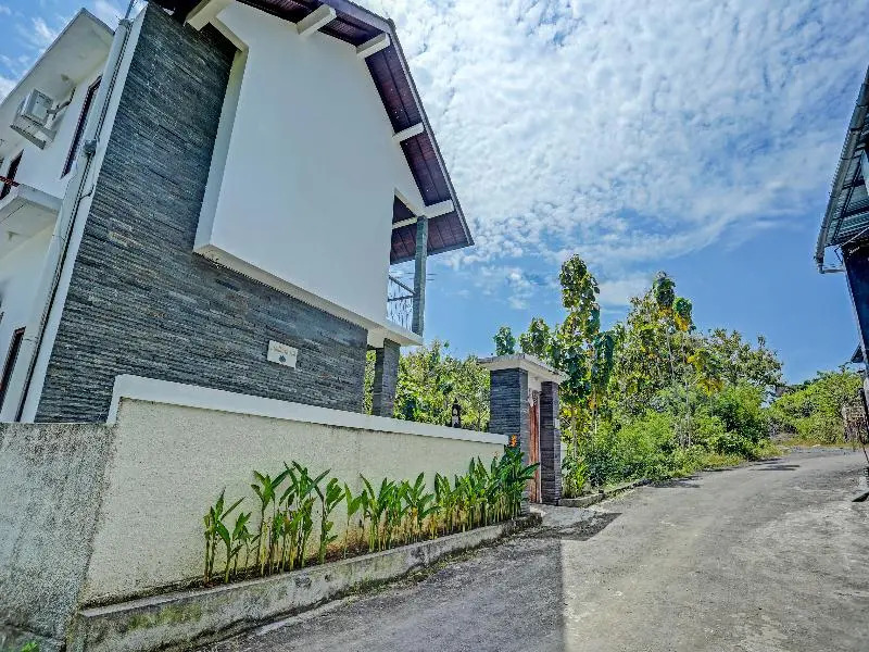 Kanha Homestay near Pantai Pandawa RedPartner