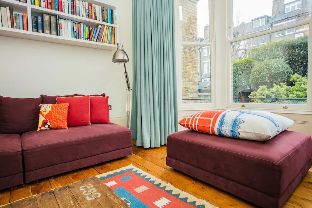 3 Bedroom Family Home Sleeps 6 in Camden