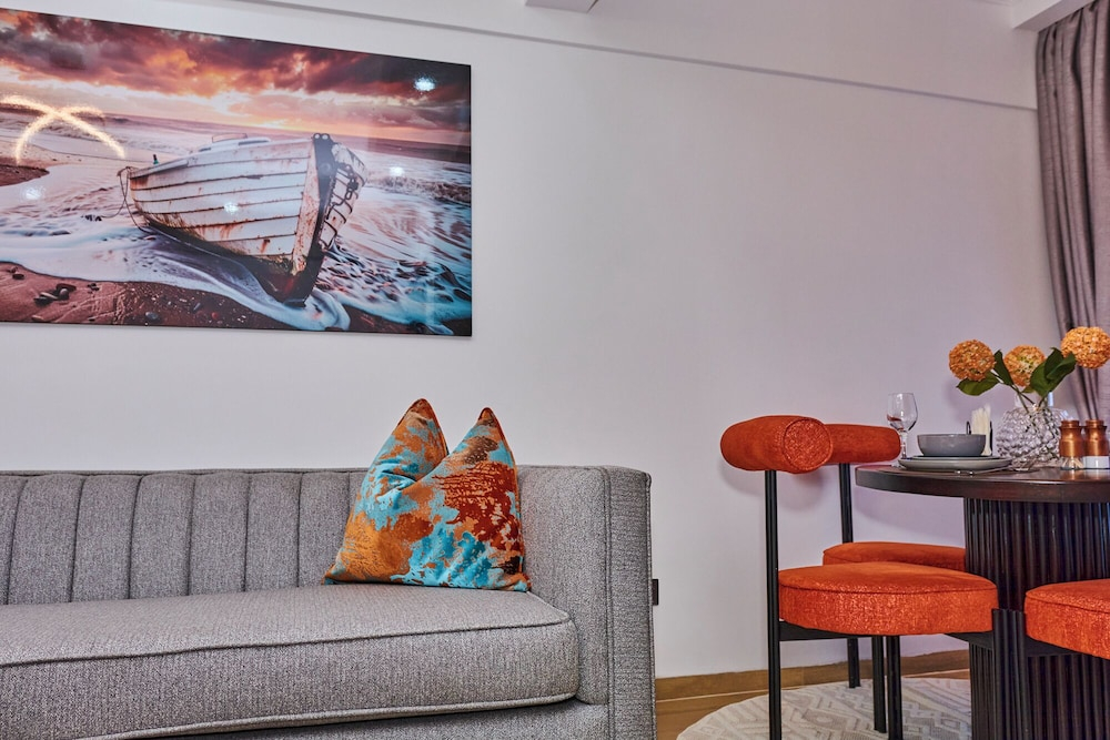 Makao By Edmor Suites