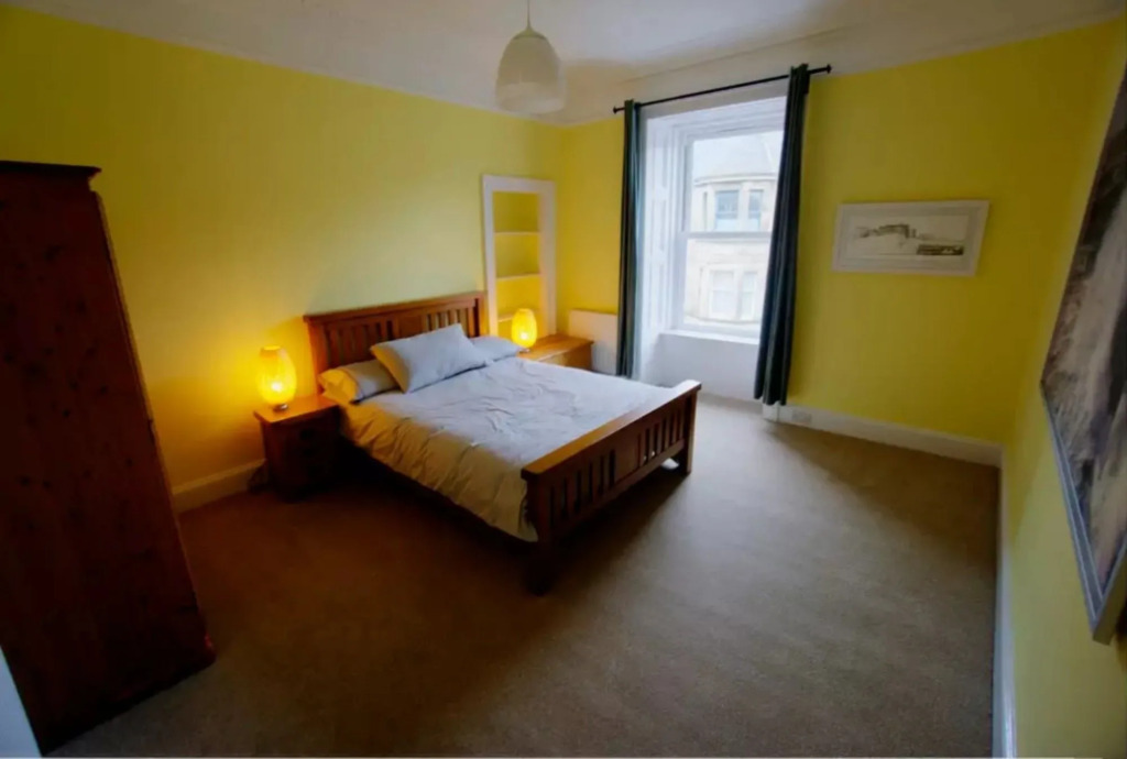 Traditional Edinburgh City Centre Flat