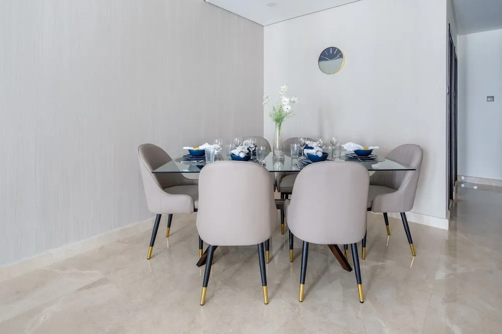 Luxuriously Elegant 2BR Apartment in Downtown Dubai