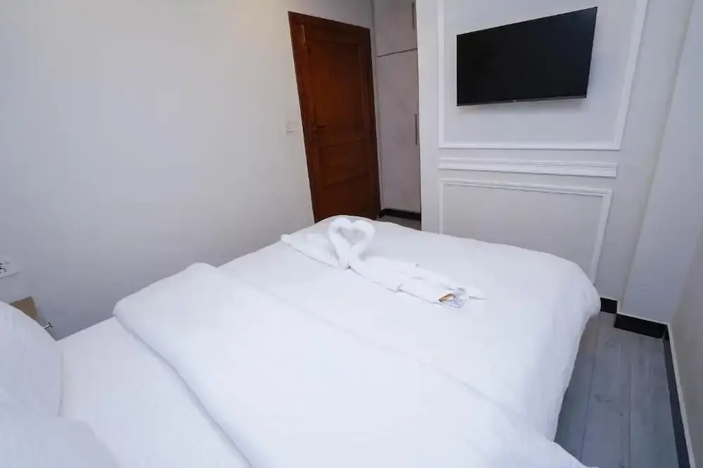 Luxvill Hotel