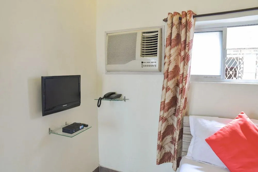 OYO 13138 Airport Motel