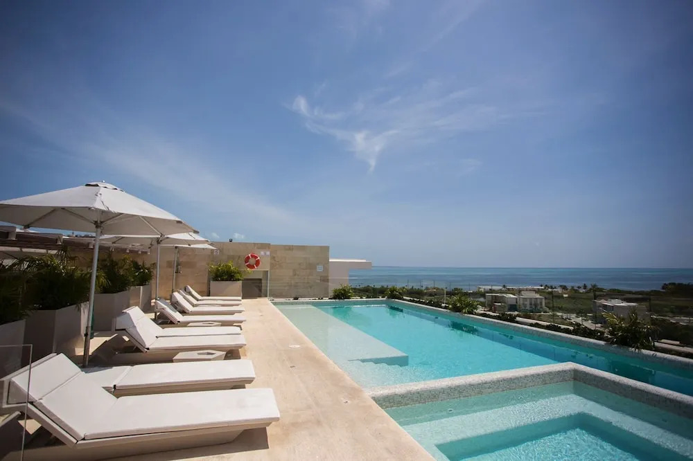 Exclusive Apartment with rooftop pool