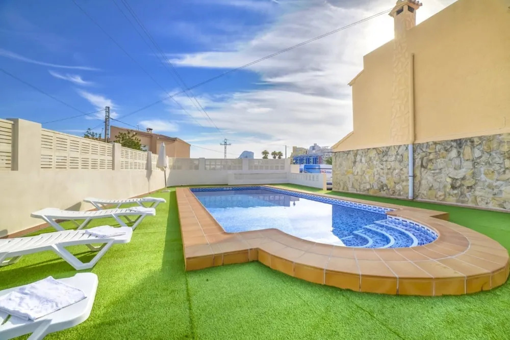 Villa - 4 Bedrooms with Pool and WiFi - 104984