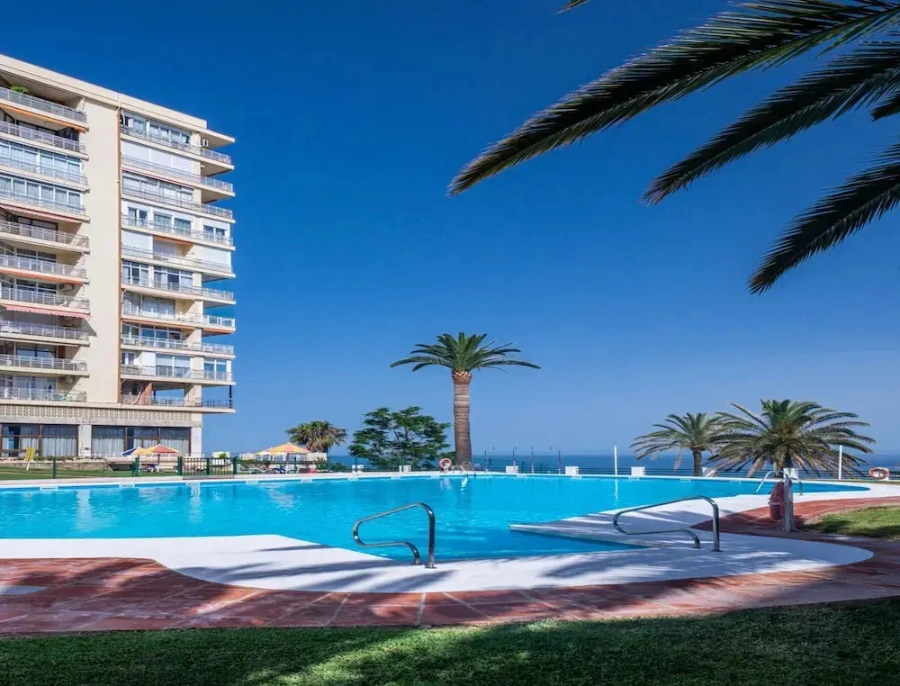 Coastal Stay in Torre de la Roca