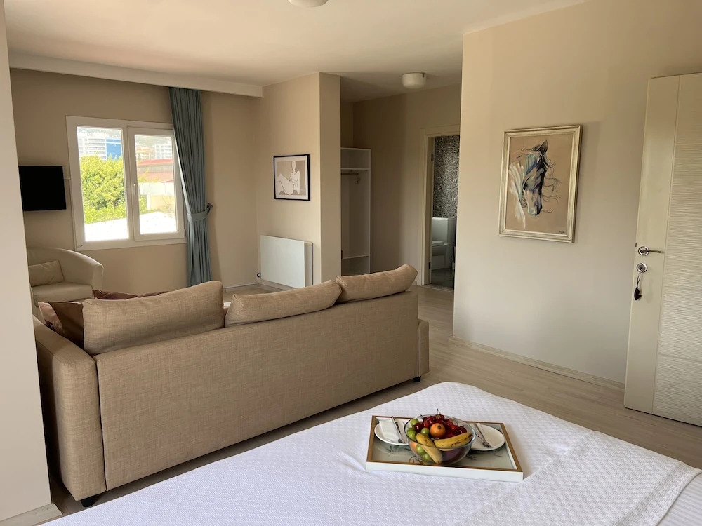B. Equine Range Hotel