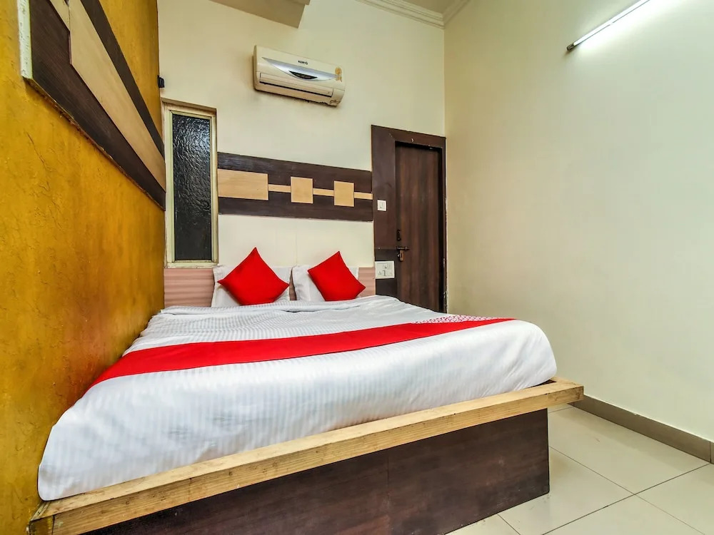 OYO 15769 Hotel Alpine Inn