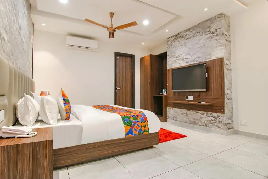 Fabhotel Prime Royal Inn Suites