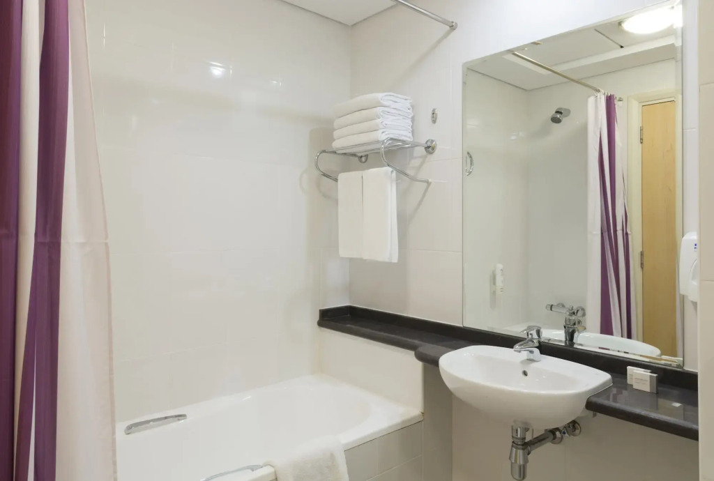Premier Inn Dubai Investments Park - An Emirates Group Company