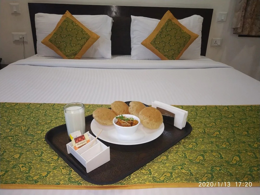 Golden Palm Suites