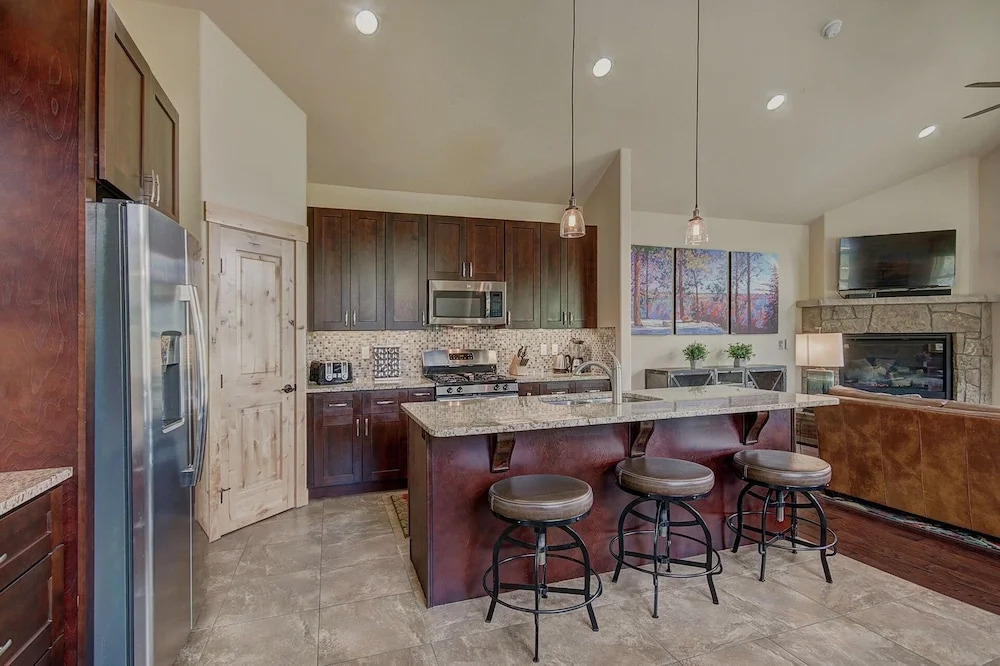 Maggie Point 3 Bedroom Townhouse by RedAwning