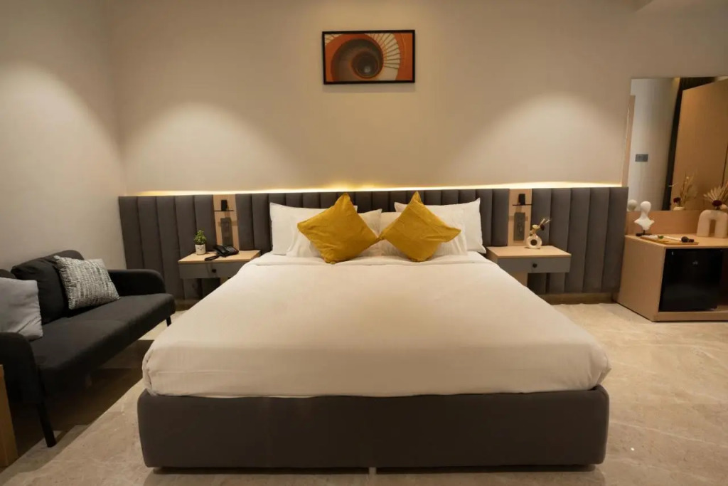Hotel Kyzen HiTech City- Your Zenly Stay