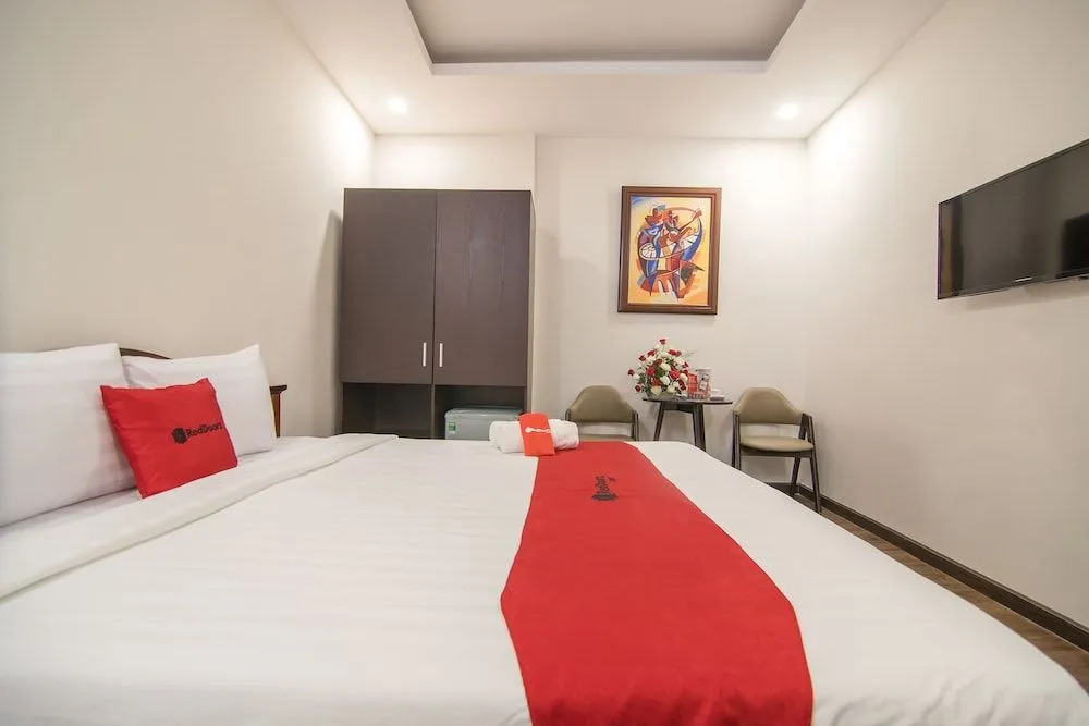 RedDoorz Premium near Bai Sau