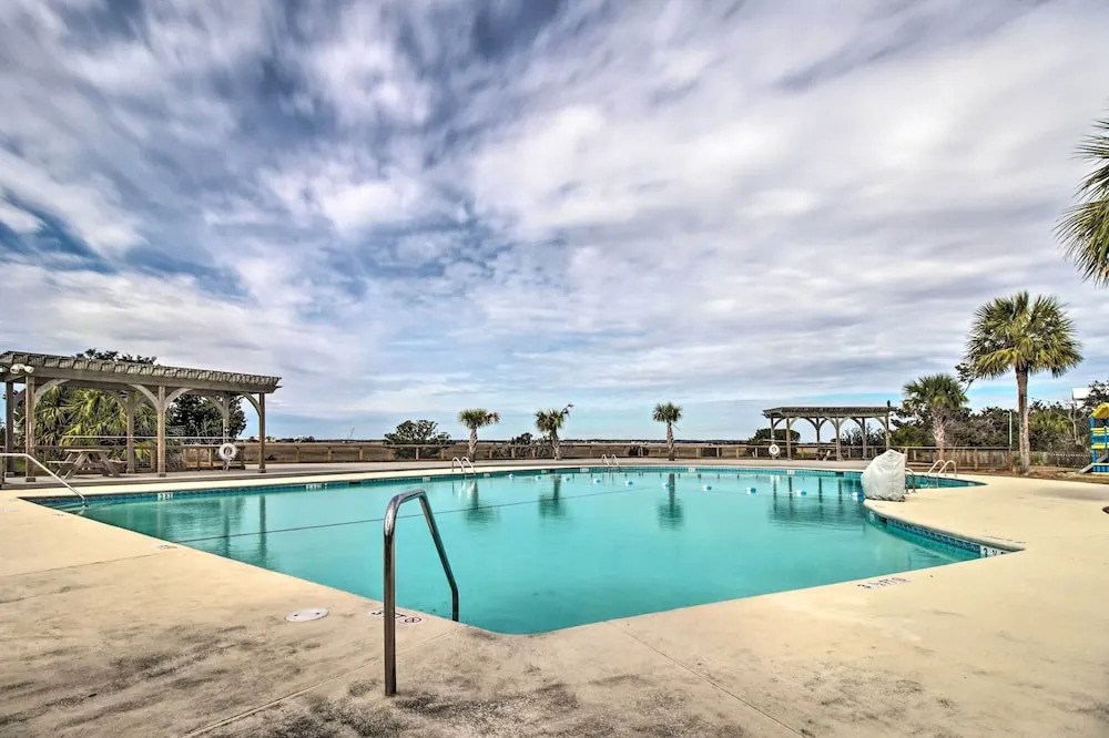 Steps to Pool & Beach: St. Helena Island Escape!