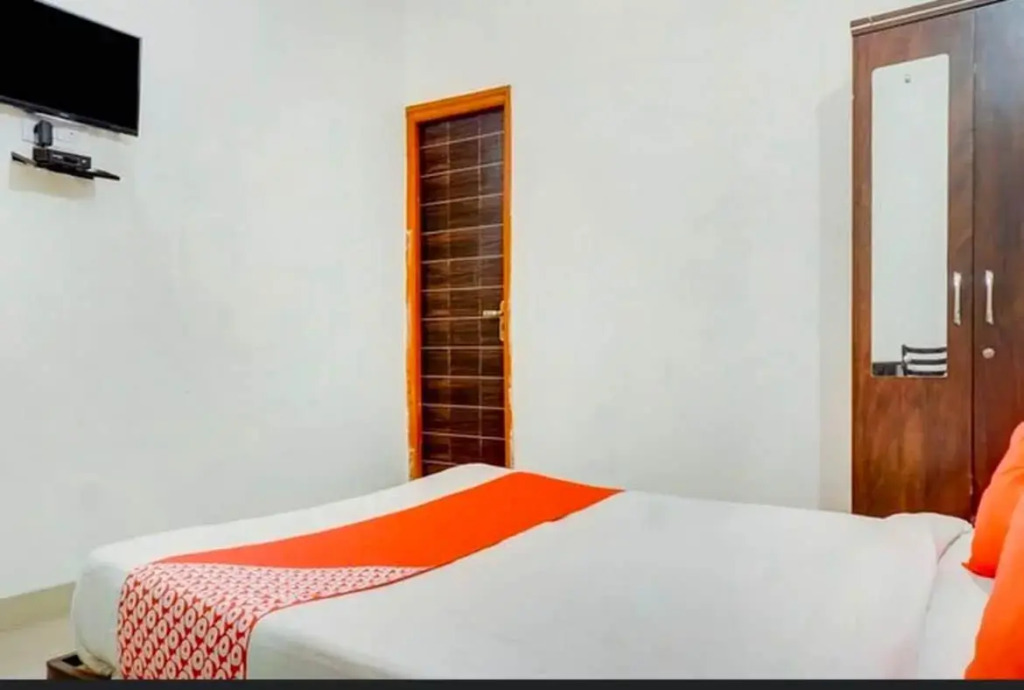 OYO Flagship 93318 Shrikrishna Hotels