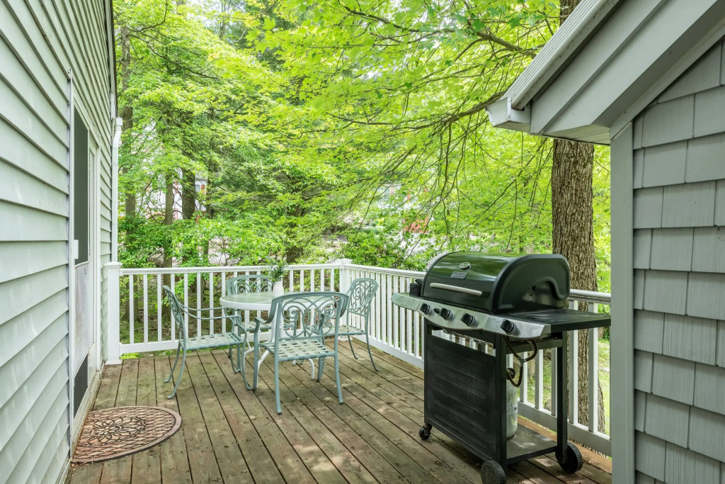 Twin Waters by Avantstay Patio + Pool Table