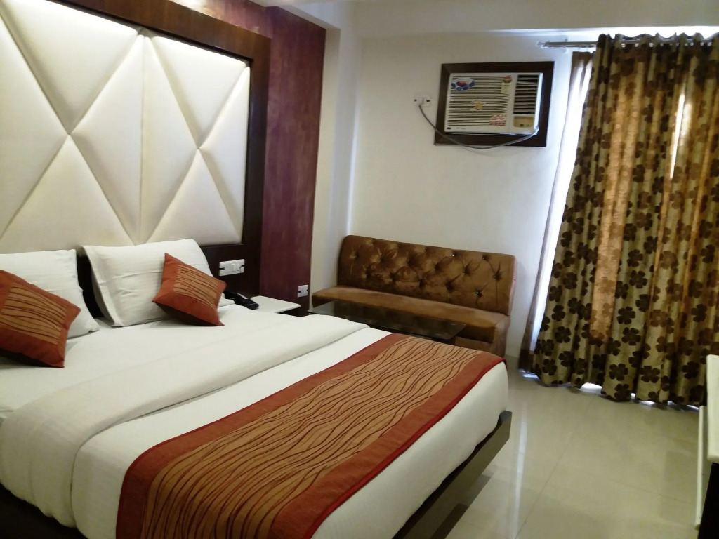 NEW RANOVATED Hotel Station View Opposite New Delhi Railway
