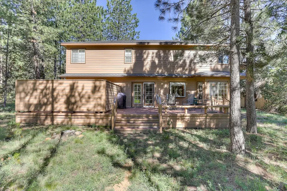 3 Mt Baker Peaceful Lodge Style Home with Private Hot Tub and BBQ on the Patio by RedAwning
