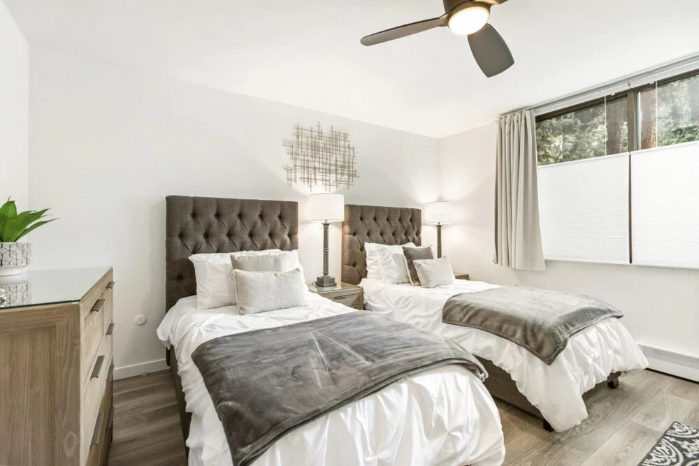 Designer Condo on River - Steps to Aspen Center