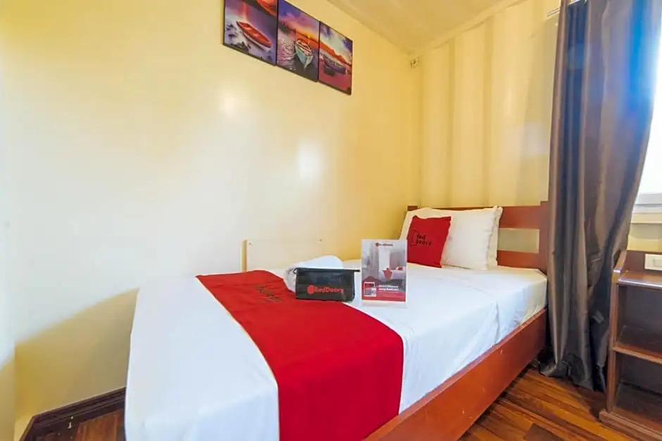 RedDoorz Plus near Puerto Princesa City Hall