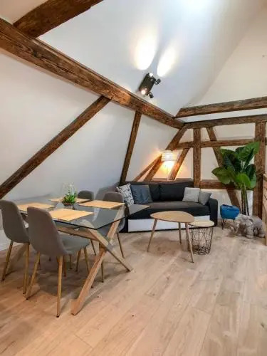 Beauty & The Beast - Old Town Cosy Apartments