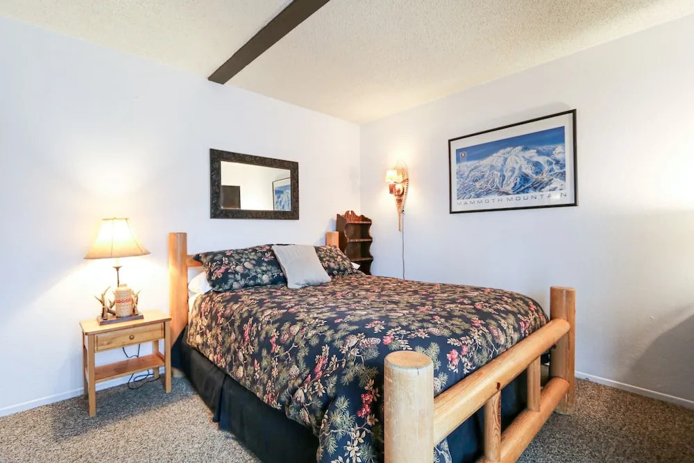 Bigwood 80 Remodeled, Private Washer Dryer, Close to Eagle Lodge by RedAwning