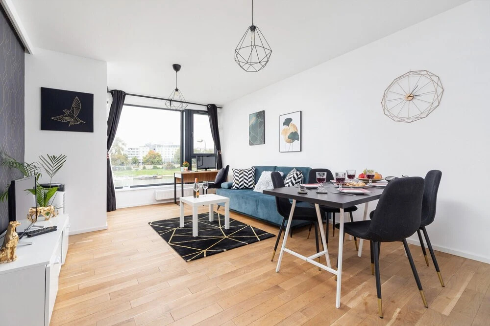 Riva Verona Apartment by Renters Prestige