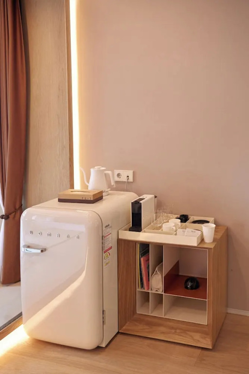 PBr7 Hotel Unusual Stay