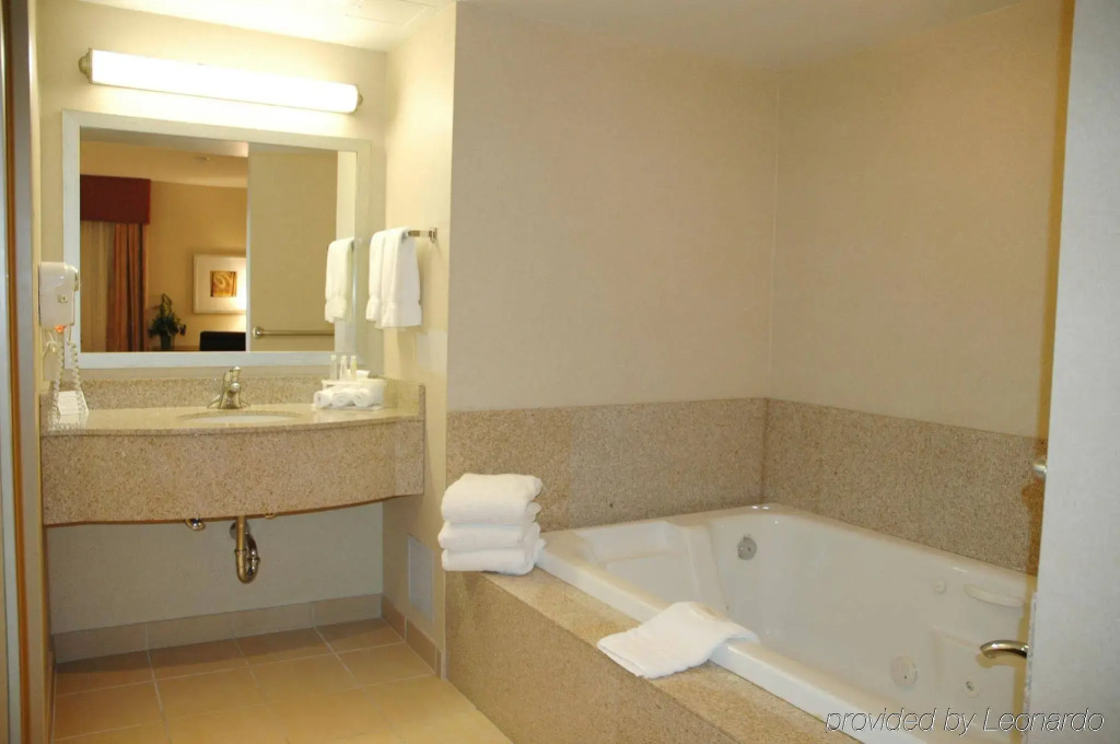 Holiday Inn Express and Suites Surrey by IHG