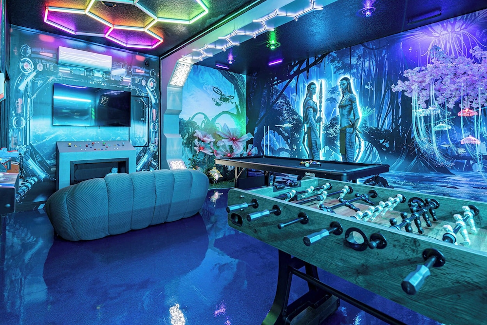 Luxury 9BR Solara Home, Themed Fun & Pool