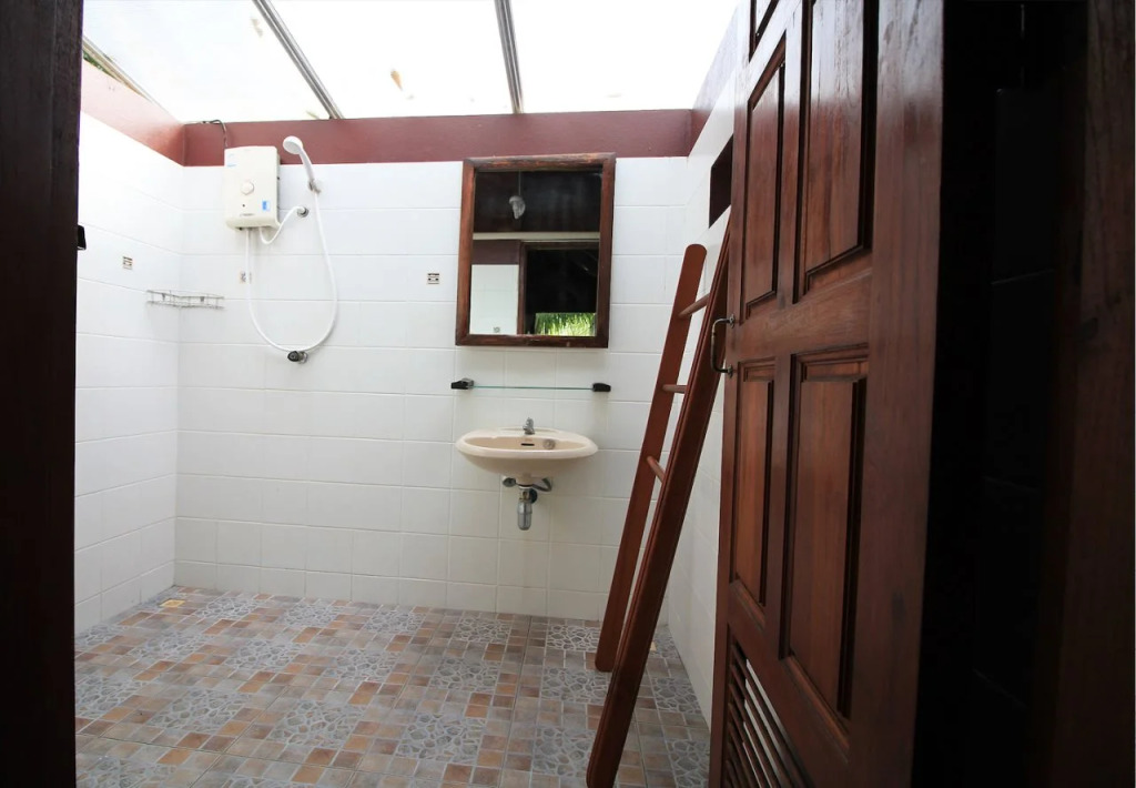 Nice & Easy House