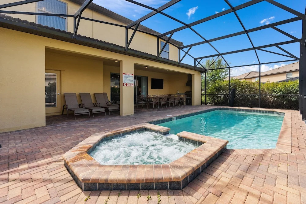 Lovely 9-bed House in Kissimmee With Pool & Spa