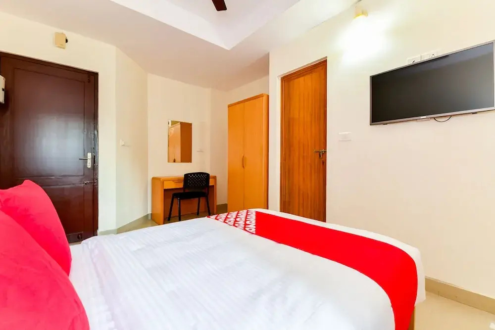 OYO Flagship 38119 Tristar Residency