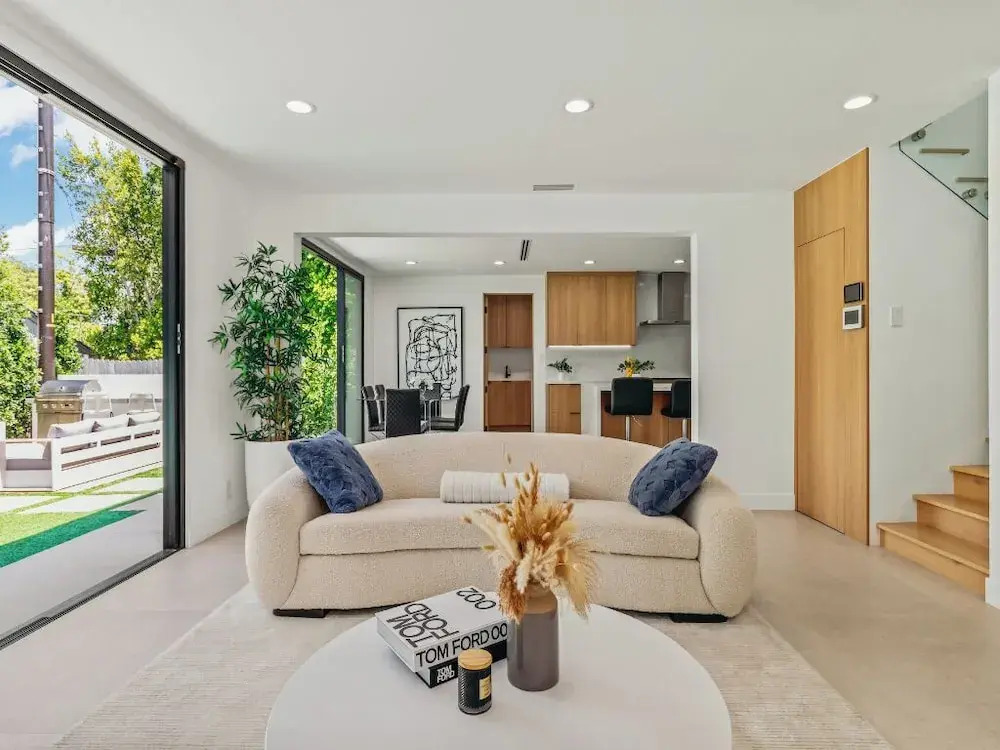 Casa Leona - Modern Masterpiece Behind Private Gates w/ Pool & Chef's Kitchen