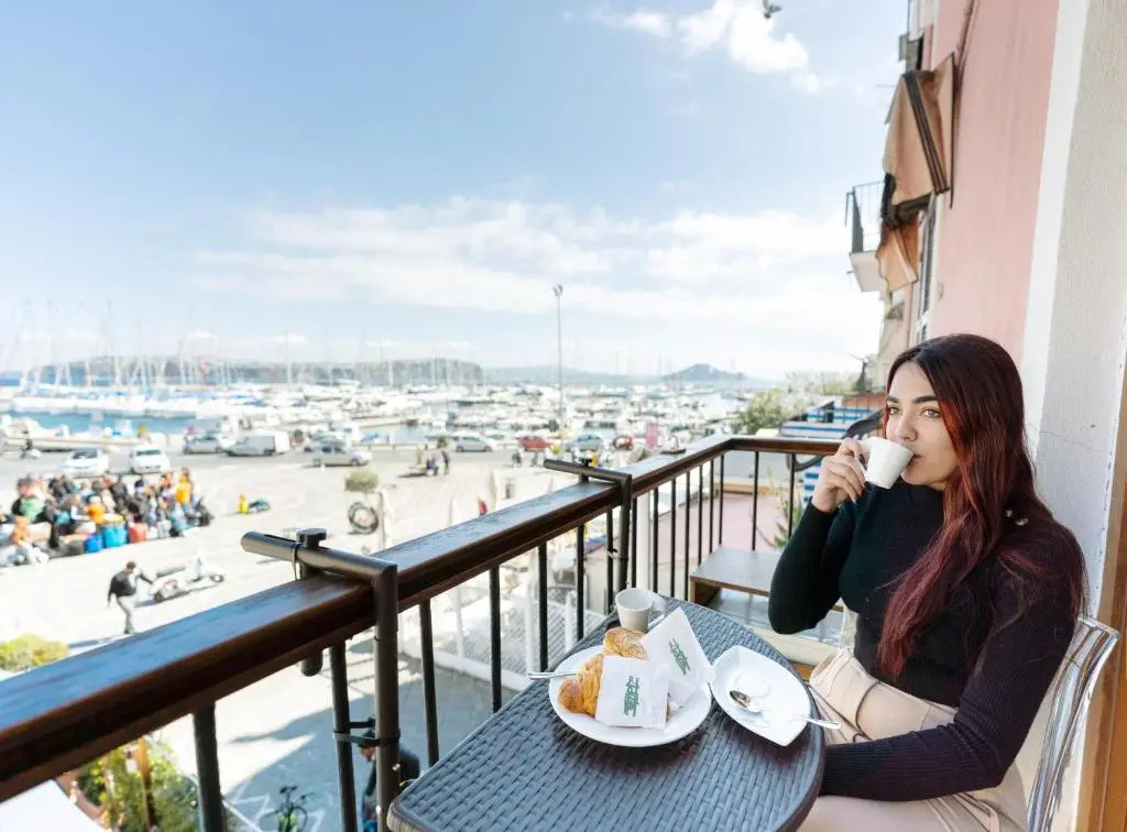 KISSES HOUSE - Marina Grande port