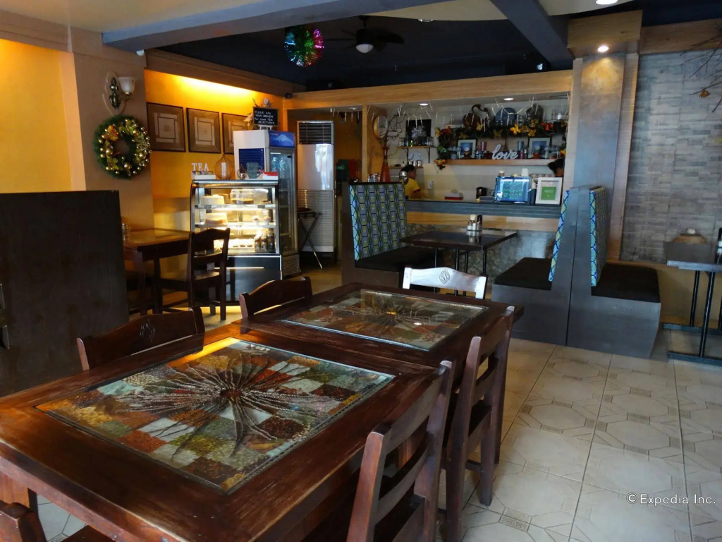 Sun Avenue Tourist Inn & Cafe