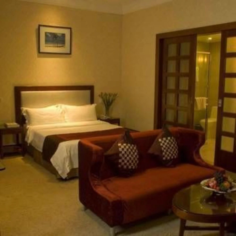 Hawaii Grand Hotel