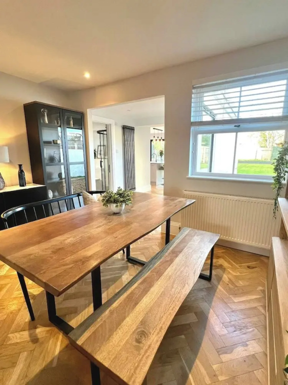 Newly Refurbished Bungalow- Large Garden- Parking