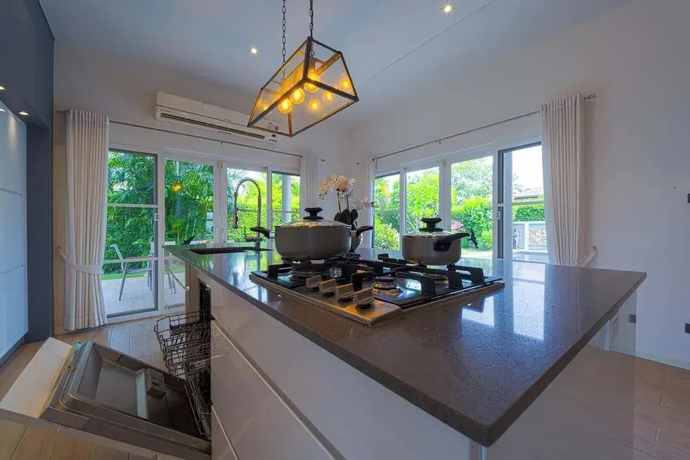 Modern 3 Bedroom Pool Villa - MR54