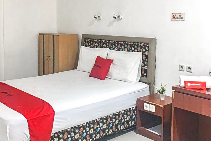 RedDoorz near Bukit Darmo Golf