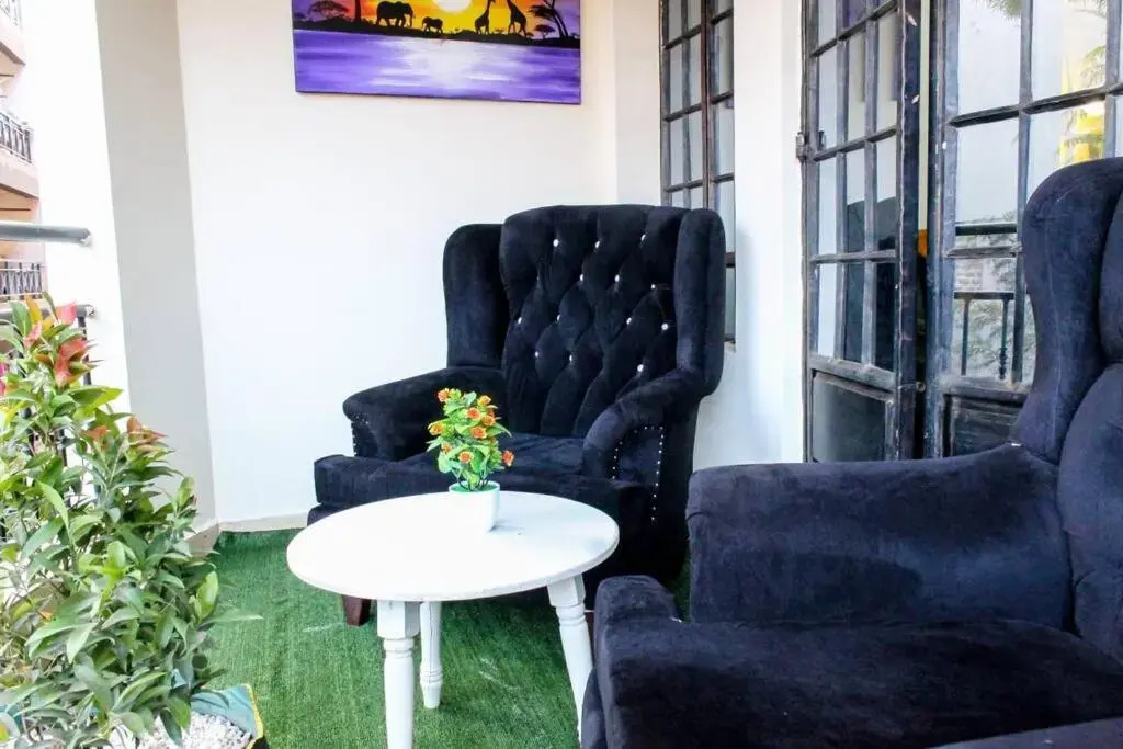 Blissful 2 bedroom fully furnished with parking.
