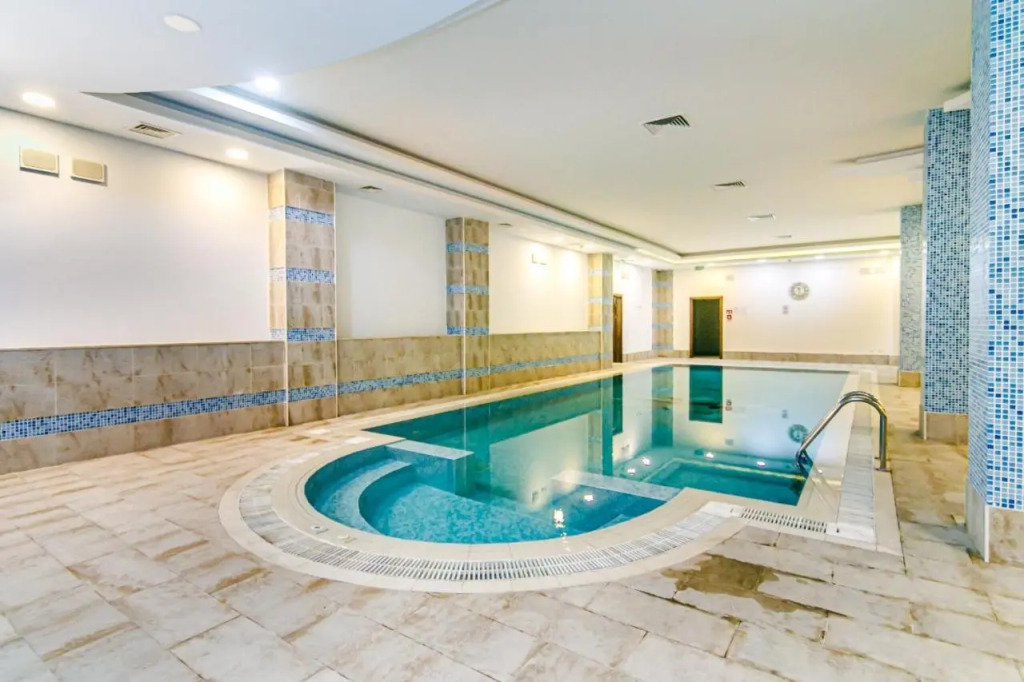 Apartment near Four Seasons