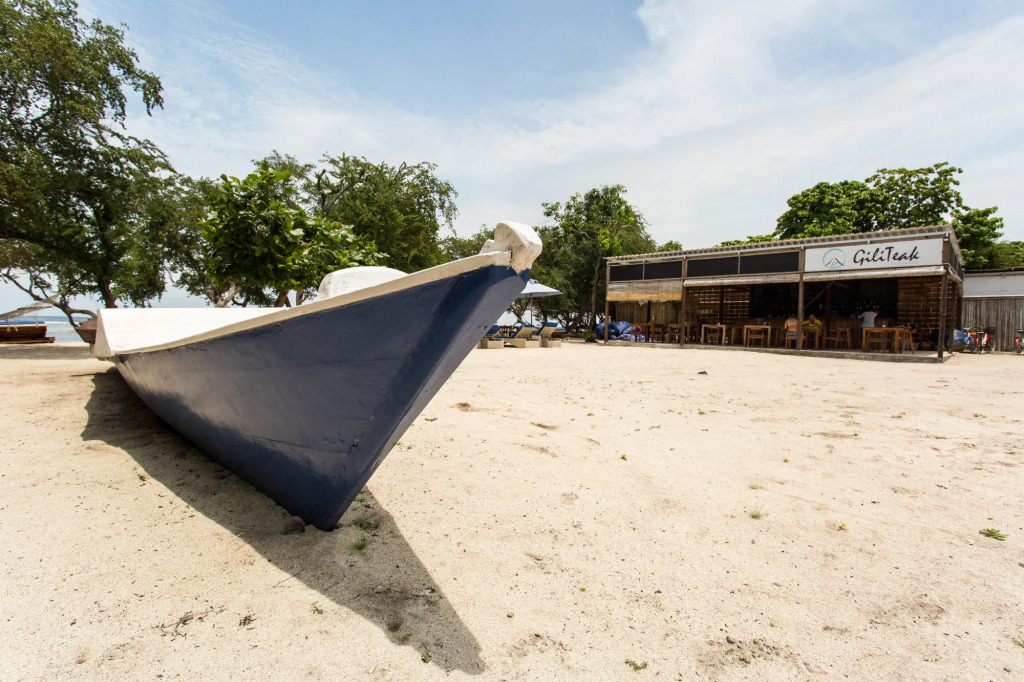 Gili Teak Beach Front Resort